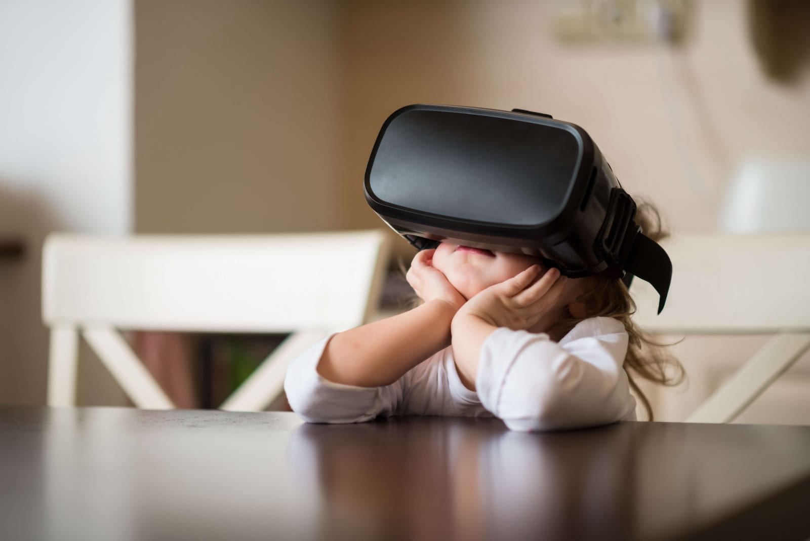 Kind mit VR-Brille